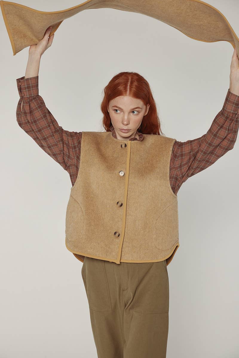 Wool-blended scarf vest: Cashews / Solid / XS/S