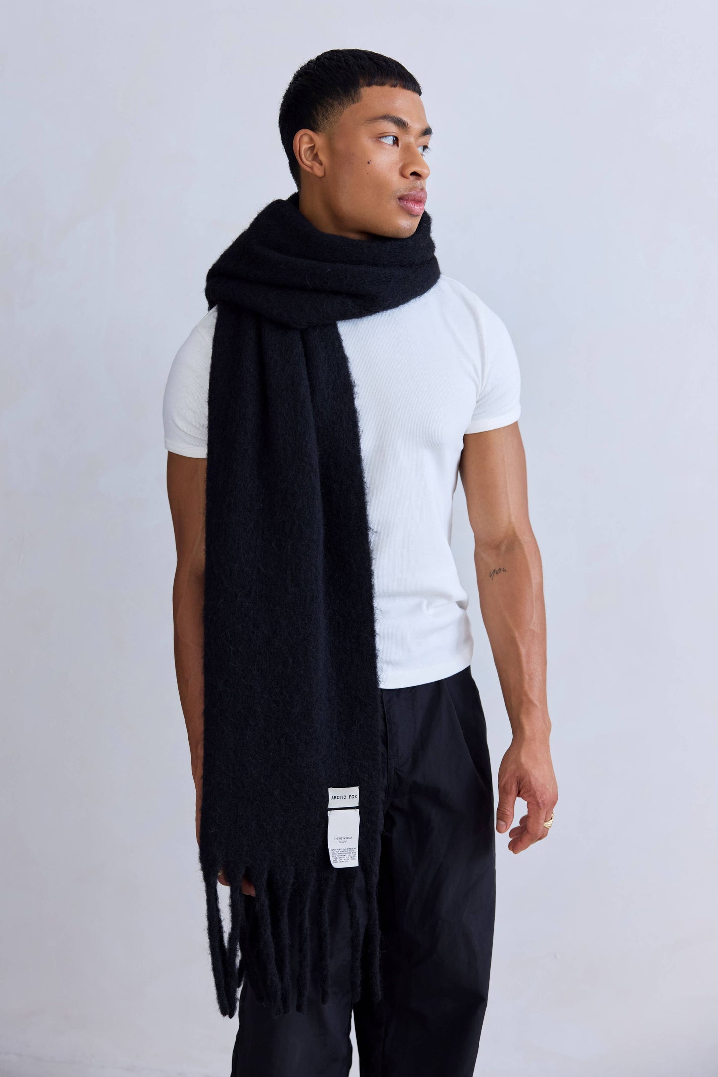ARCTIC FOX The Reykjavik Scarf with RWS Wool - Black - FW25