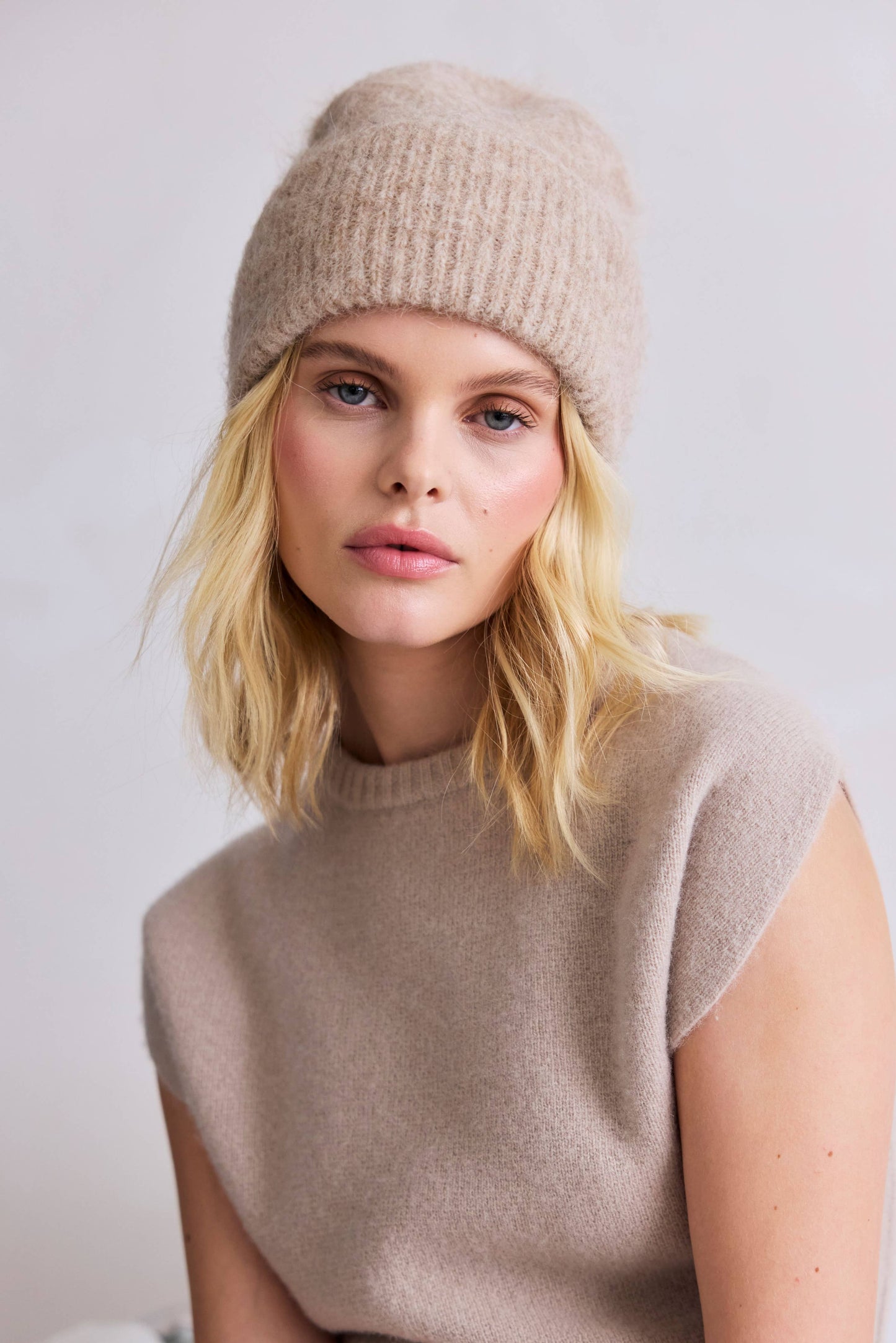ARCTIC FOX The Alpaca Beanie - Iced Taupe - FW25