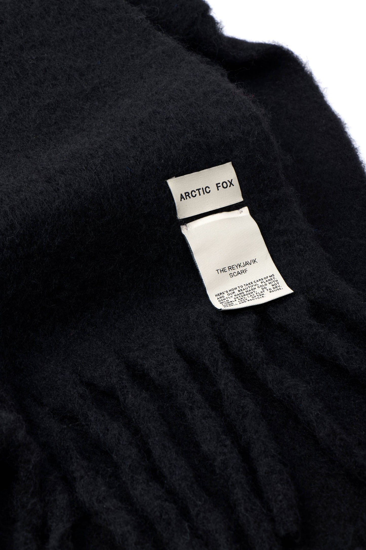 ARCTIC FOX The Reykjavik Scarf with RWS Wool - Black - FW25