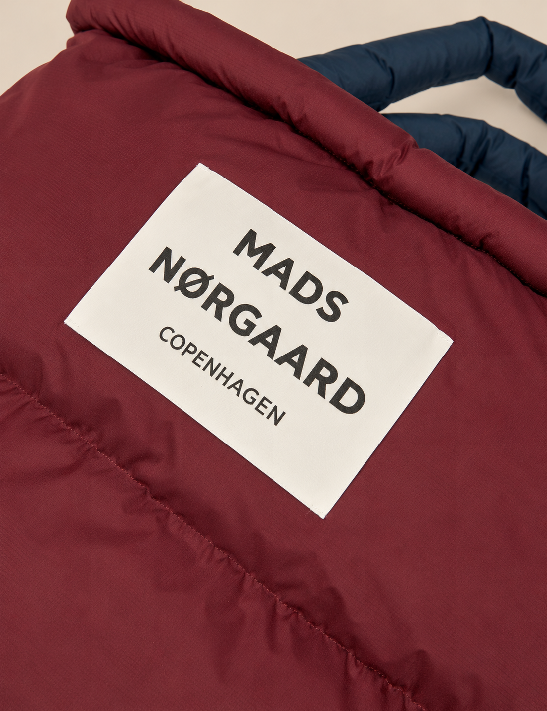 MADS NØRGAARD Light Ripstop Pillow Bag | Sky Captain/Winetasting