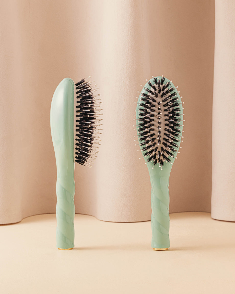 LA BONNE BROSSE N.03 The Small Sensitive Scalp Hairbrush The Gentle Essential