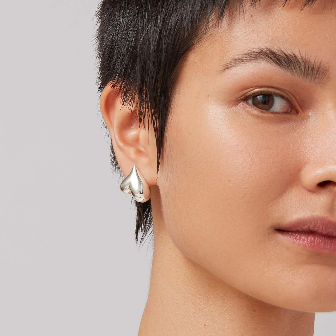 JENNY BIRD Heart Button Earrings