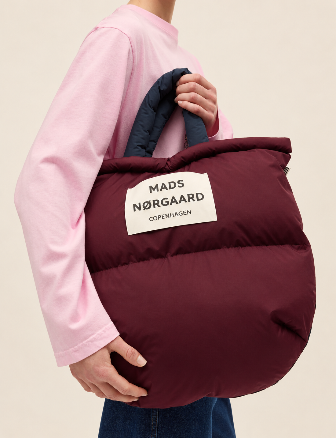 MADS NØRGAARD Light Ripstop Pillow Bag | Sky Captain/Winetasting