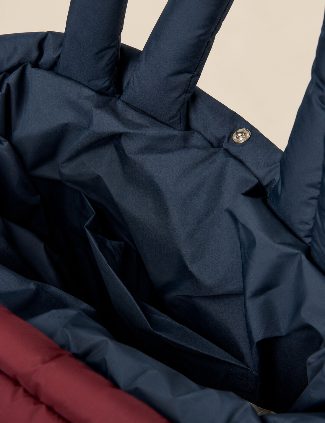 MADS NØRGAARD Light Ripstop Pillow Bag | Sky Captain/Winetasting